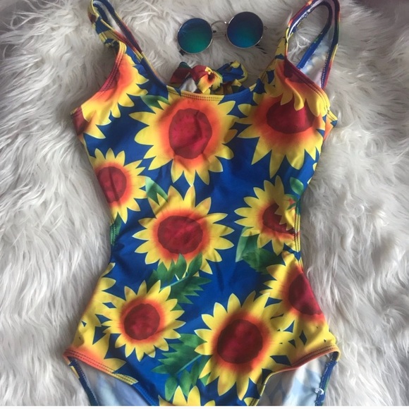 One piece Sun Flower Bathing suit - Picture 2 of 4
